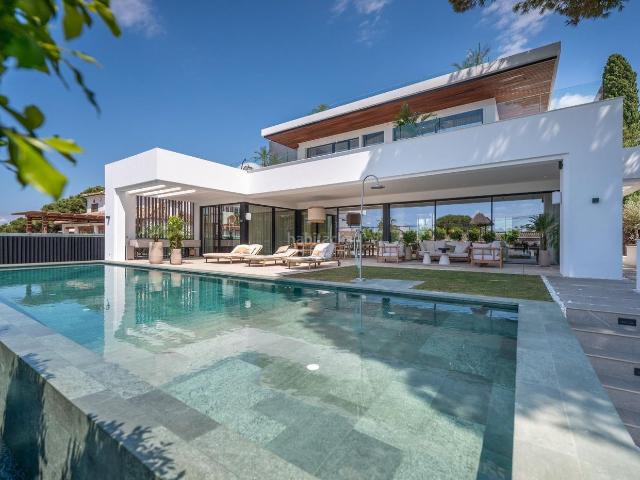 Chalet en venta en Marbella, Marbesa. Villa de lujo con vistas al mar. 6 dormitorios y 8 baños. Urbanización Marbesa, Marbella Este. Chalets.