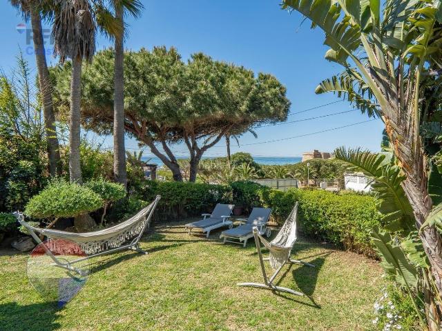 Chalet en venta en Marbella, Marbesa. VILLA INDEPENDIENTE EN UNA PLANTA Y A UN PASO DE LA PLAYA EN MARBELLA. Chalets.