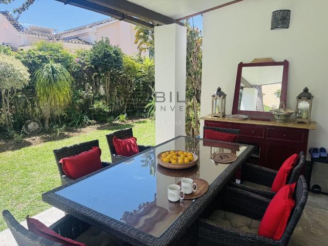 Chalet en venta en Marbella, Marbesa. Chalet Independiente en venta en Pinos Verdes, Marbesa, Marbella. Chalets.