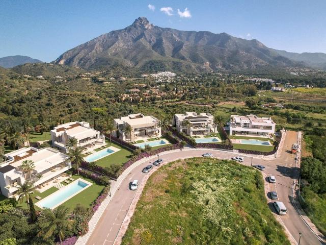 Chalet en venta en Marbella, Nagüeles Alto. Villa de lujo 5 dormitorios y 6 baños con vistas al mar en la Milla de Oro, Marbella. Chalets.