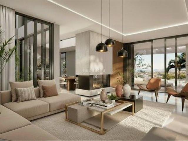 Chalet en venta en Marbella, Nagüeles Alto. Villa en venta en Marbella, 5 dormitorios. Chalets.