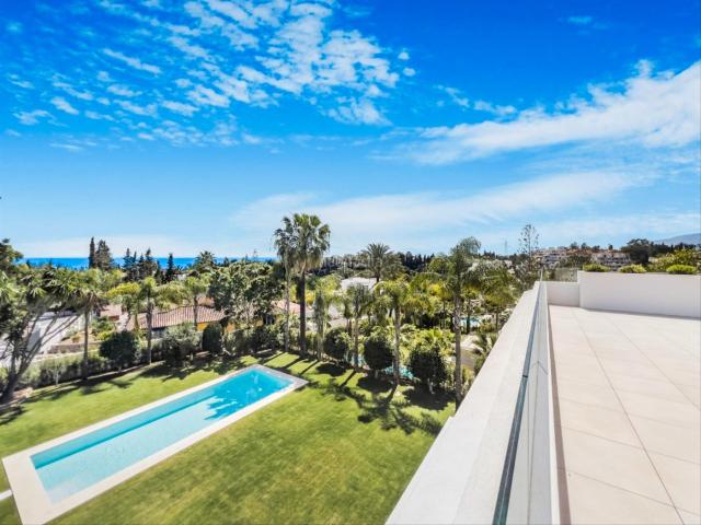 Chalet en venta en Marbella, Nagüeles Alto. Chalets.