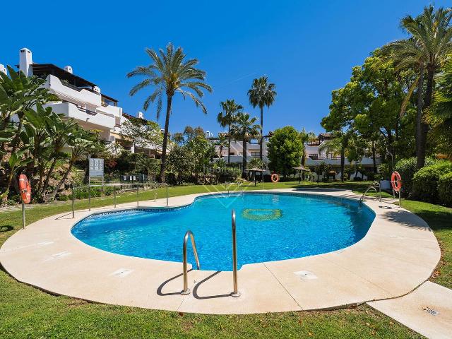 Chalet en venta en Marbella, Nagüeles Alto. Chalets.