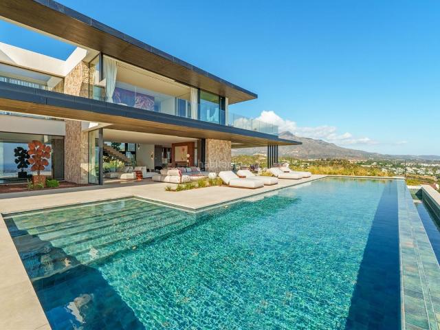 Chalet en venta en Marbella, Nueva Andalucía centro. Chalets.