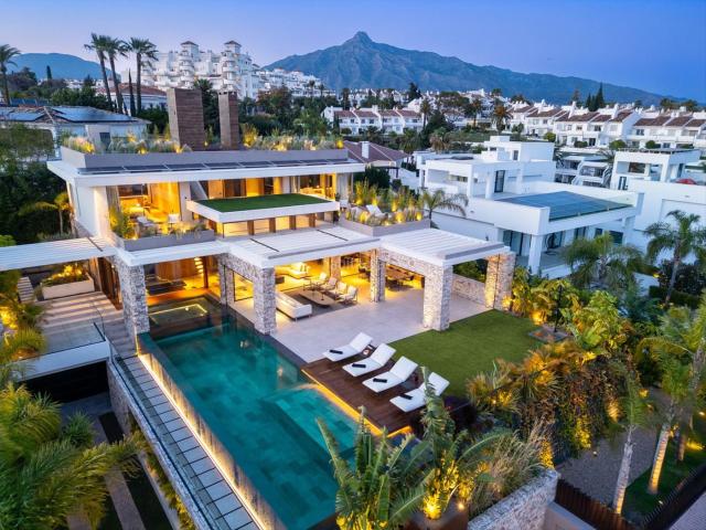 Chalet en venta en Marbella, Nueva Andalucía centro. Chalets.