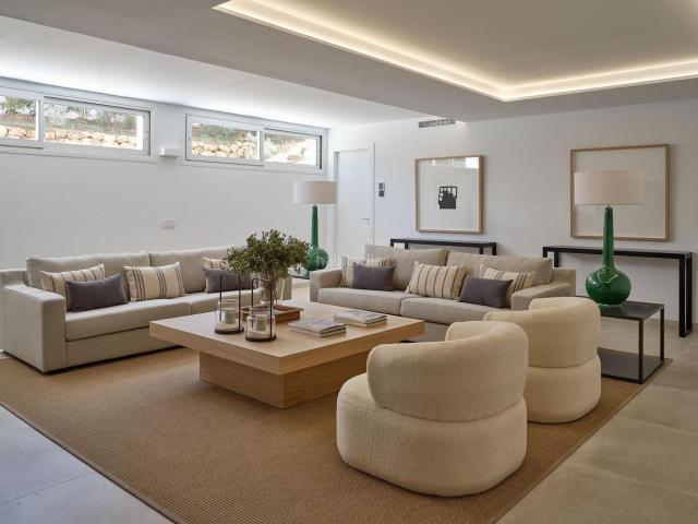 Chalet en venta en Marbella, Nueva Andalucía centro. ESPECTACULAR VILLA A ESTRENAR. Chalets.