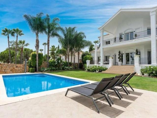 Chalet en venta en Marbella, Nueva Andalucia La Quinta Village