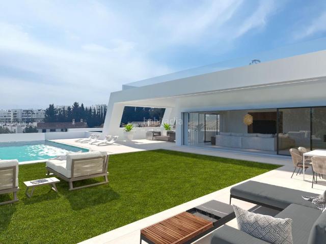 Chalet en venta en Marbella, Nueva Alcántara. Esta espectacular villa de nueva construcción y diseño sofisticado, se encuentra a pasos de la playa. Chalets.