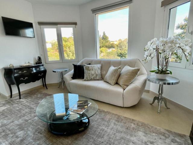 Chalet en venta en Marbella, Nueva Alcántara. Lujosa Oportunidad Frente al Mar: Villa de 7 Dormitorios en la Exclusiva San Pedro Alcántara. Chalets.