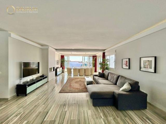 Chalet en venta en Marbella, San Pedro de Alcántara Pueblo. Exclusiva Villa de Lujo en Venta Elegancia, Confort y Ubicación Privilegiada. Chalets.