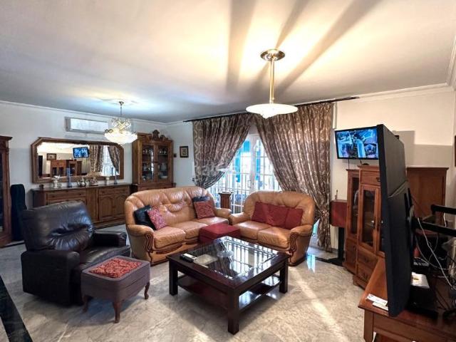 Chalet en venta en Marbella, San Pedro de Alcántara Pueblo. Exclusiva Villa en la Costa del Sol: ¡Su Próxima Inversión de Lujo le Espera!. Chalets.