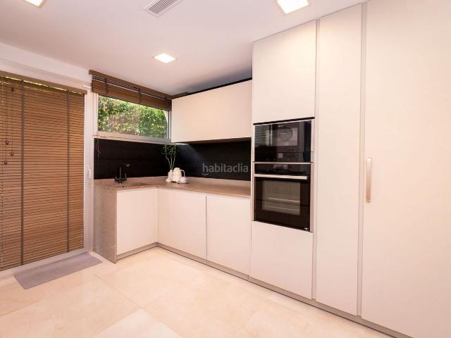 Chalet en venta en Marbella, San Pedro de Alcántara Pueblo. *Villa contemporánea en Nueva Alcántara, San Pedro Playa*. Chalets.