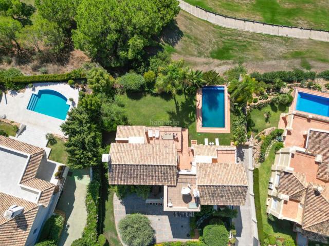 Chalet en venta en Marbella, San Pedro de Alcántara Pueblo. Villa de Lujo de 4 dormitorios y 3 baños en La Quinta, Benahavís. Chalets.