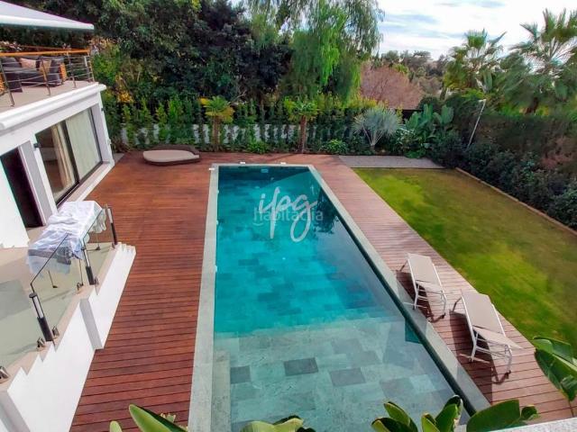 Chalet en venta en Marbella, San Pedro de Alcántara Pueblo. Villa Rosario Elegancia y Modernidad en un Oasis de Lujo y Confort. Chalets.