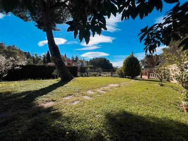 Chalet en venta en Marbella, Santa María. IMPRESIONANTE VILLA EN ELVIRIA,MARBELLA,CON PISCINA Y JARDÍN. Chalets.