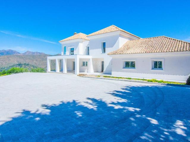 Chalet en venta en Marbella, Santa María. Villa reformada de 4 dormitorios y 3 baños en La Mairena, Ojén. Chalets.