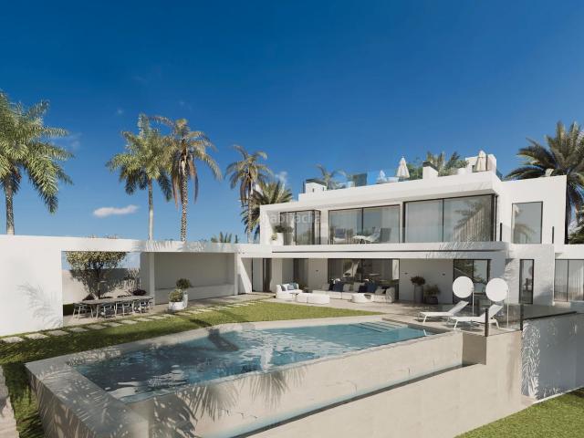 Chalet en venta en Marbella, Sierra Blanca. En el corazón de la Golden Mile de Marbella, dentro de la exclusiva comunidad cerrada de Cascada de Camoján, se alza esta obra ma. Chalets.