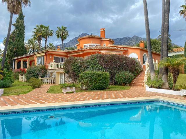 Chalet en venta en Marbella, Sierra Blanca. Oportunidad para inversores en SIERRA BLANCA MILLA DE ORO. Chalets.
