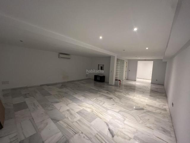 Chalet en venta en Marbella, Puerto Banús. Exclusivo Apartamento en Planta Baja con Jardín Privado en La Quinta, Benahavís: Lujo y Vistas Panorámicas. Chalets.