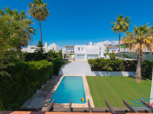 Chalet en venta en Marbella, Rodeo Alto Guadaiza La Campana. Villa Familiar 3 con posbilidad de 5 dormitorios en la zona de Puerto Banús. Chalets.