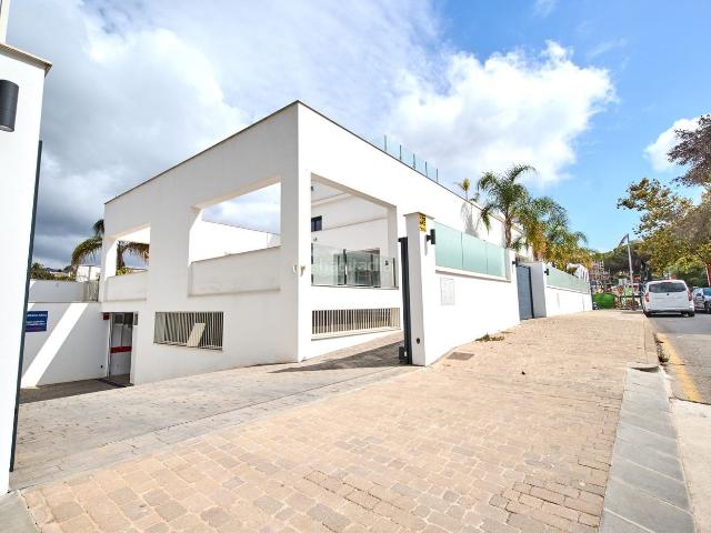 Chalet en venta en Marbella, Real de Zaragoza. VILLA RESTAURANTE, ELVIRIA, MARBELLA. Chalets.
