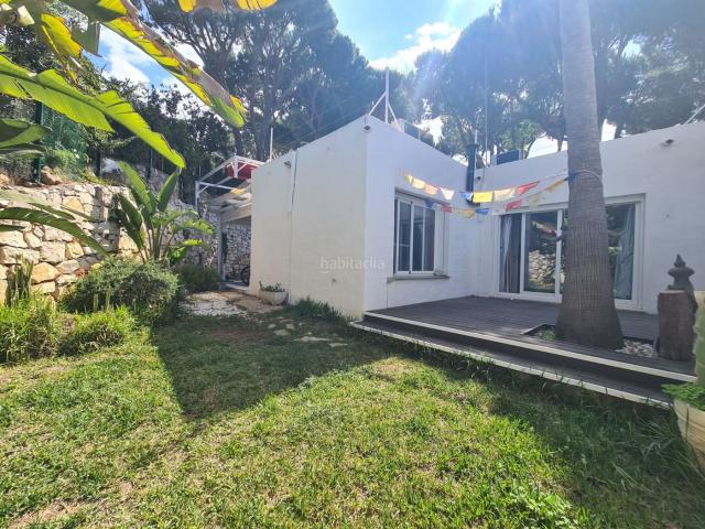 Chalet en venta en Marbella, Reserva de Marbella. Villa independiente de una sola planta en Las Chapas, Marbella. Chalets.