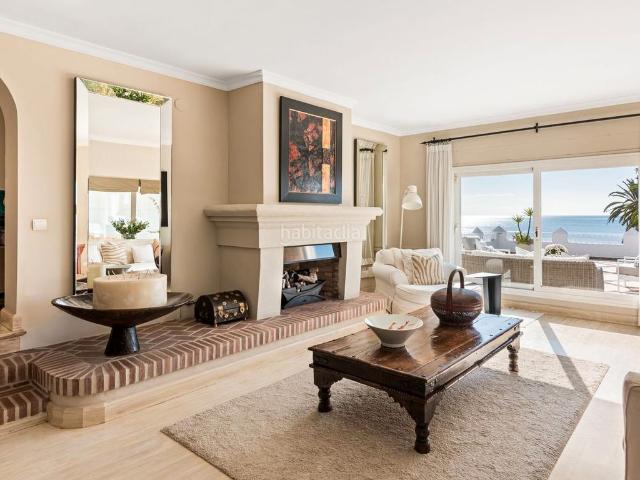 Chalet en venta en Marbella, Río Real. Villa Annabel en Los Monteros: Historia, Glamour y Primera Línea de Playa Inigualable. Chalets.