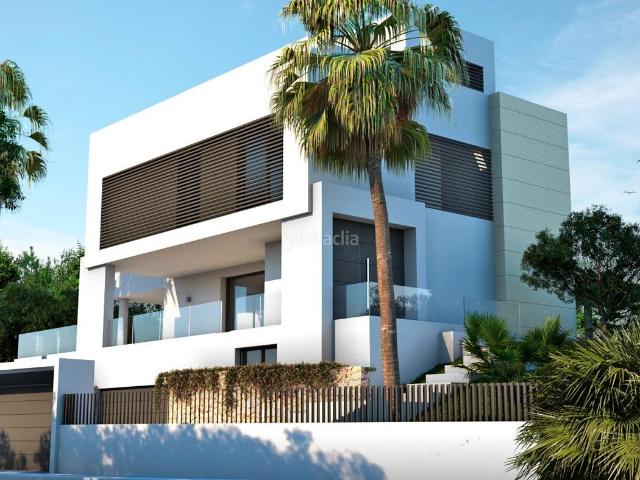 Chalet en venta en Marbella, Río Real. Villa de lujo de 5 dormitorios y 7 baños con vistas al Mar. Rio Real Golf, Marbella. Chalets.