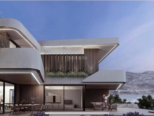 Chalet en venta en Marbella, Valdeolletas Las Cancelas Xarblanca. Modern Elegance with Panoramic Views Luxury Villa Above Marbella. Chalets.