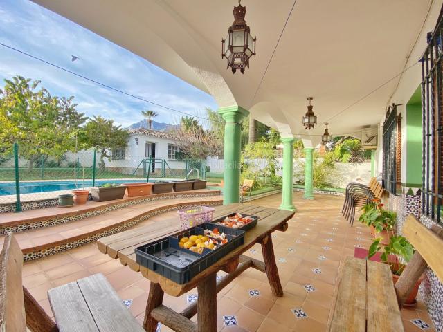 Chalet en venta en Marbella, Valdeolletas Las Cancelas Xarblanca. Villa unifamiliar en el centro de la ciudad. Chalets.