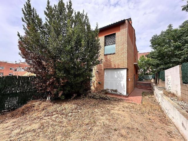 Chalet en venta en Martorelles, de 178 m² 4 habitaciones por 365.000
