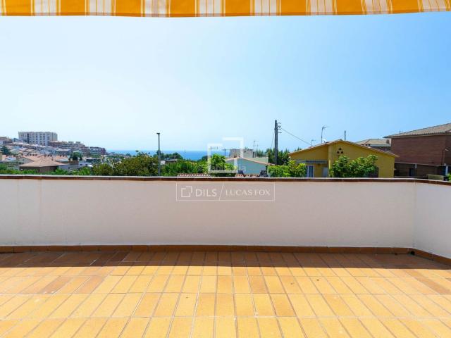Chalet en venta en Masnou El, Centre. Casa villa de 4 domitorios en venta en El Masnou, Barcelona. Chalets Masnou.
