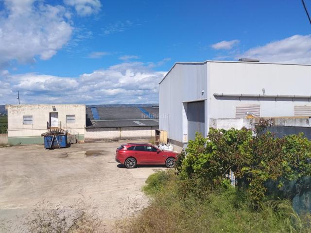 Chalet en venta en Massalavés. Chalet con naves muy amplias. Chalets.