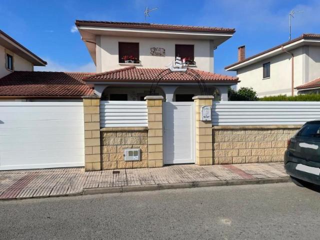 Chalet en venta en Medina de Pomar, Calle Santiago, 09500
