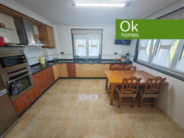 Chalet en venta en Melide. VIVIR CÓMO UN REY!. Chalets.
