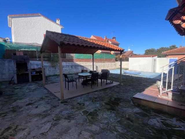 Chalet en venta en Méntrida. Chalet en venta en Urbanización Cerro del Caño, 3 dormitorios. Chalets.