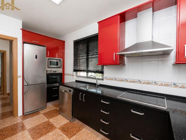 Chalet en venta en Méntrida. Maravilloso chalet independiente con piscina. Chalets.