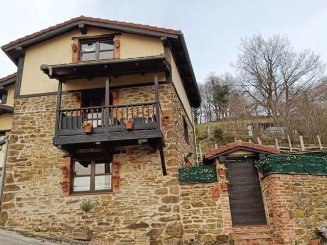 Chalet en venta en Mieres, Caudal