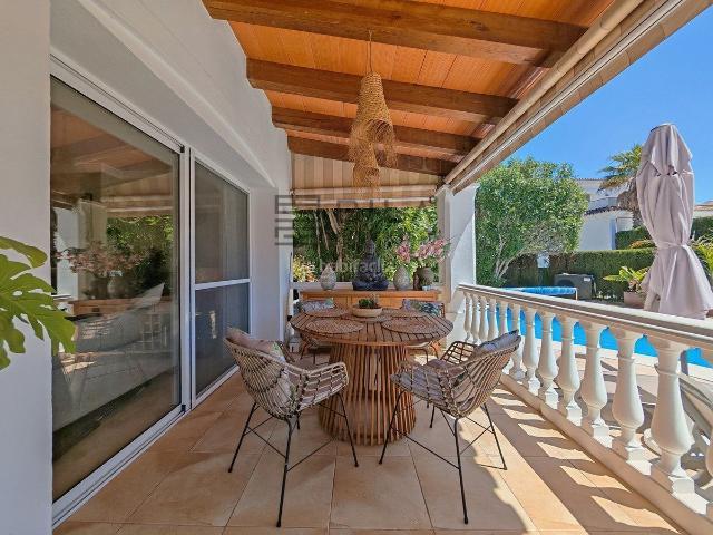 Chalet en venta en Mijas, Calahonda. Chalet Independiente en venta en Calahonda, Mijas Costa. Chalets.
