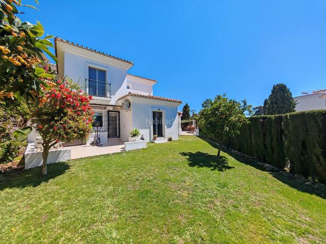 Chalet en venta en Mijas, Calahonda. Villa Aislada de 4 dormitorios en Calahonda. Chalets.