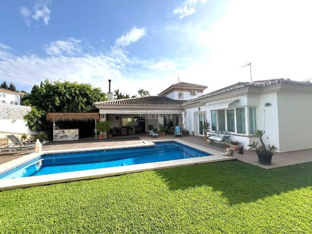 Chalet en venta en Mijas, Campo de Mijas. Villa Aislada de 6 dormitorios en Sierrezuela. Chalets.