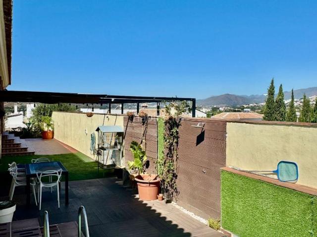 Chalet en venta en Mijas, Campo de Mijas. VILLA INDEPENDIENTE CON APARTAMENTO PRIVADO. Chalets.