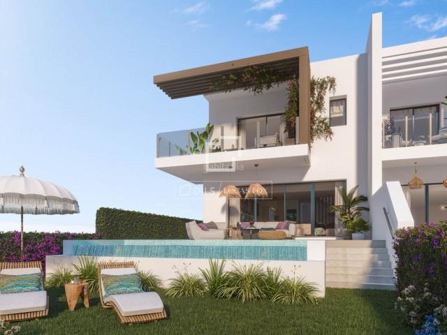 Chalet en venta en Mijas, El Faro de Calaburra Chaparral. Casa villa de obra nueva de 4 dormitorios con 64m de jardín en venta en malagaoeste. Chalets.