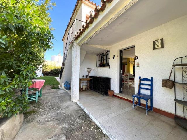 Chalet en venta en Mijas, El Faro de Calaburra Chaparral. CHALET CON GRAN PARCELA, VISTAS AL MAR Y UN MAGNÍFICO POTENCIAL. Chalets.