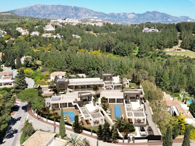 Chalet en venta en Mijas, El Faro de Calaburra Chaparral. Villa de obra nueva llave en mano en venta en El Chaparral cerca de La Cala de Mijas, Costa del Sol. Chalets.