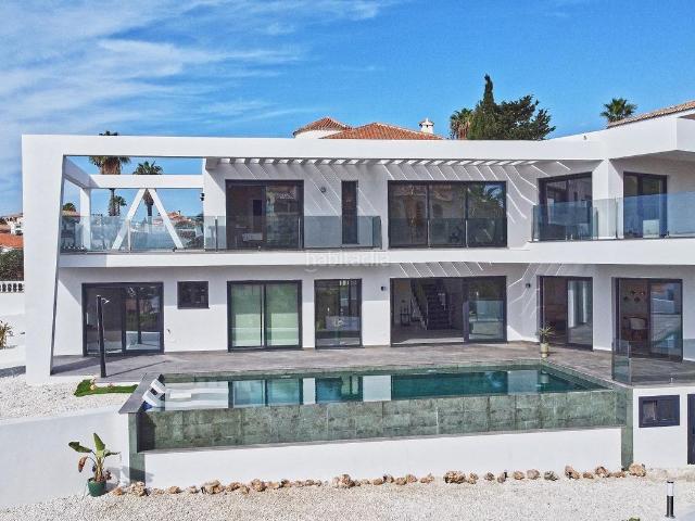 Chalet en venta en Mijas, El Faro de Calaburra Chaparral. Villa de lujo con vistas al mar. 5 dormitorios y 5 baños. El Chaparral, Mijas Costa. Chalets.
