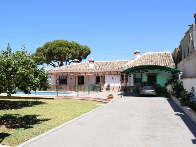 Chalet en venta en Mijas, Los Ríos. chalet en parcela de 1915 m2 en Mijas Costa. Chalets.