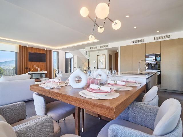 Chalet en venta en Mijas, La Cala Golf Lagar Martell. Villa de 4 dormitorios y 4 baños con vistas al Golf. La Cala Golf, Mijas Costa. Chalets.