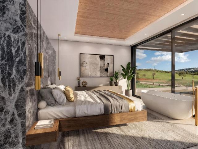 Chalet en venta en Mijas, Mijas Golf. VILLA DE DISEÑO CONTEMPORÁNEO CON PISCINA INFINITY Y VISTAS AL GOLF EN MIJAS MÁLAGA. Chalets.