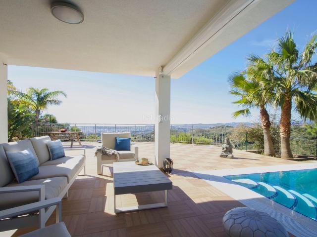 Chalet en venta en Mijas, Mijas pueblo. Magnífica y amplia villa con garajes, piscina salada climatizada, eficiencia energética A. Chalets.